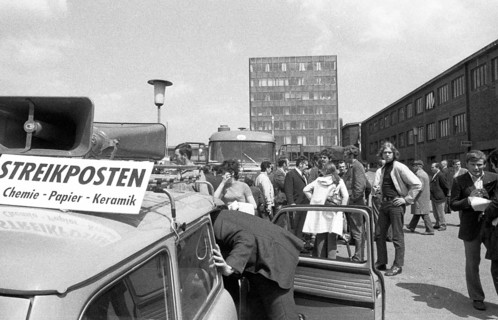 The strike in the collective bargaining dispute in the chemical industry, here the pickets on 22