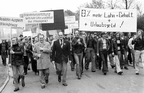 Workers and employees of Hoesch AG Westfalenhuette demonstrated in the collective bargaining