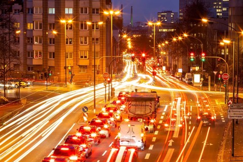 Evening city centre traffic in Essen, large intersection of Bismarckstrasse, B224, Friedrichstrasse