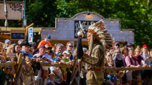 The Karl May Festival has been held every year since 1991 on a weekend in May in the Lössnitzgrund
