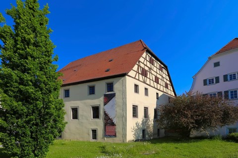 Building ensemble Münsingen Castle, on the left Old Castle, fruit box, town castle built around