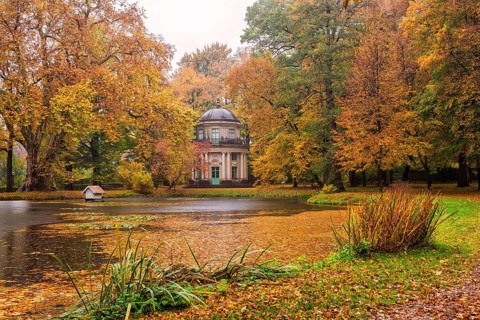 About 15 kilometres east of Dresden city centre, directly on the Elbe, lies Pillnitz Palace & Park,