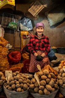Vendor selling potatoes, stall, Osh Bazaar, Bishkek, Kyrgyzstan, Asia