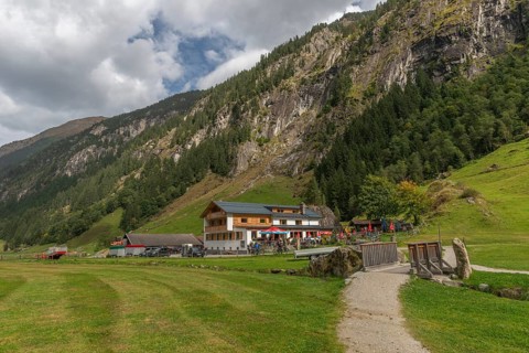 Wooden bridge, hiking trail along the Stillup stream, Gasthof Stilluper Haus, Stilluptal,