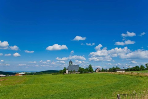 Zinnwald-Georgenfeld is the highest easternmost winter sports centre in the Ore Mountains and,