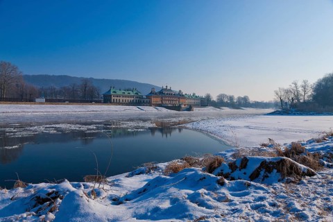 Ice drift on the Elbe in Dresden Pillnitz