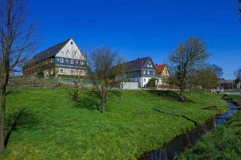 Niederottendorf is located between Berthelsdorf and Oberottendorf at the foot of the scenic Hohwald