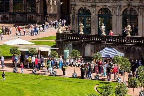 Return of the oranges from their winter quarters to the Dresden Zwinger