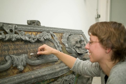 Restorer at Fuchs&Gierke, here a metal sarcophagus from a family vault is expertly cleaned and