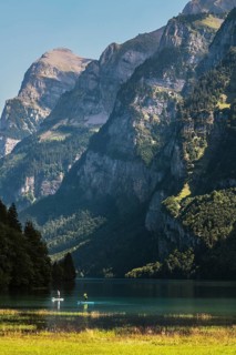 View over the Klöntalersee, on the left the 2327m high Vorderglärnisch, Klöntal, Canton Glarus,