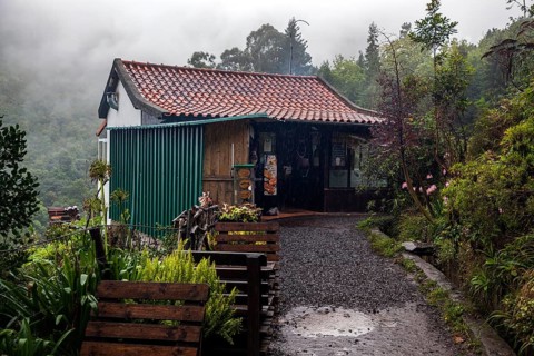 Snack Bar Flor da Selva on the PR11 Vereda dos Balcões hiking trail through laurel forest to the