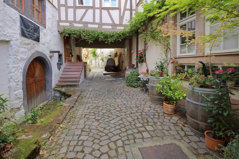 Idyllic courtyard in the Metzgergasse in Neustadt an der Weinstraße, Rhineland-Palatinate, Germany,