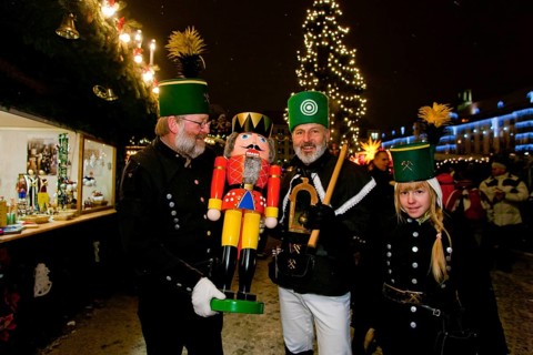 Striezelmarkt, which has been organised since 1434, is the oldest Christmas market in Germany and