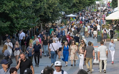 Pedestrian zone, holidaymaker, Bohaterow Monte Cassino, Sopot, Pomeranian Voivodeship, Poland,