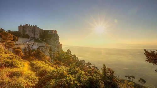Morning light, backlight, sun as star, fog, Castello di Venere, view of the plain, Erice, Trapani