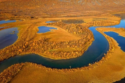 Drone shot, view of the valley Vistasvagge with the meandering river Vistasjakka and countless