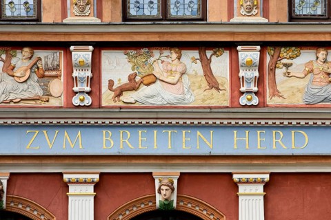 Splendid façade decoration on the Haus zum Breiten Herd, Renaissance town house, Fischmarkt,