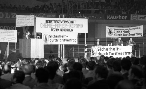 Rally of the Chemical, Paper and Ceramics Workers' Union in the collective bargaining dispute on 16