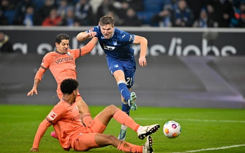 Goal kick Action Goal chance Marius Bülter TSG 1899 Hoffenheim (21) v Christian Gamboa VfL Bochum