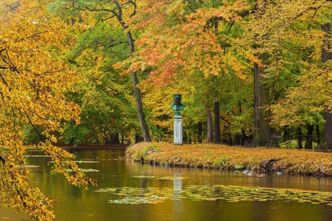 About 15 kilometres east of Dresden city centre, directly on the Elbe, lies Pillnitz Palace & Park,
