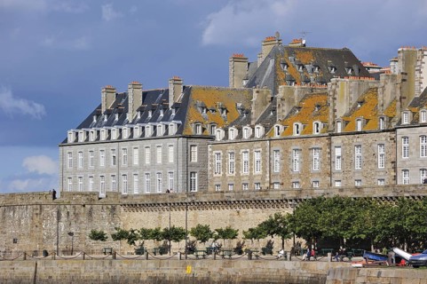 Tourists at the quai and walking on the town ramparts at Saint-Malo, Brittany, France, Europe