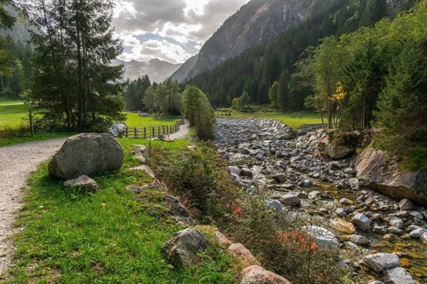 Hiking trail along the Stillup stream, Stilluptal, Stillupgrund, Mayrhofen, Zillertal Alps High