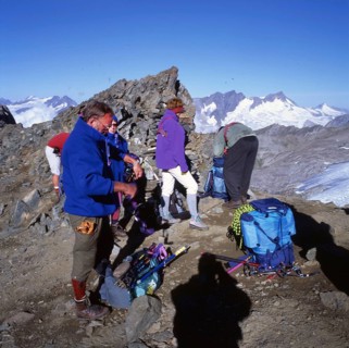 AUT, Austria, Matrei: For mountain hikers, the mountain tour on the Venedigerhoehenweg, here on 12