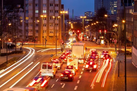 Evening city centre traffic in Essen, large intersection of Bismarckstrasse, B224, Friedrichstrasse