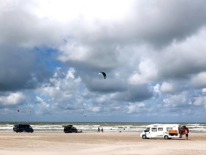 Motorhomes standing on Vejers beach in the North Sea, sail of a kite surfer, Vejers, Denmark, 17.07