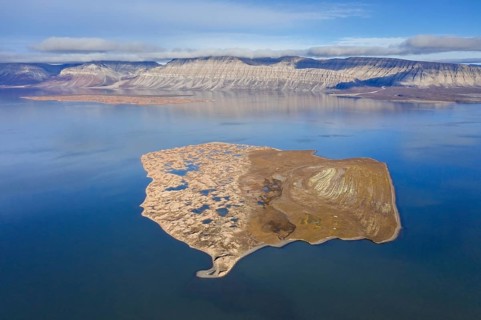 Aerial view over Flintholmen, small island in Ekmanfjorden, fjord in the Nordre Isfjorden National