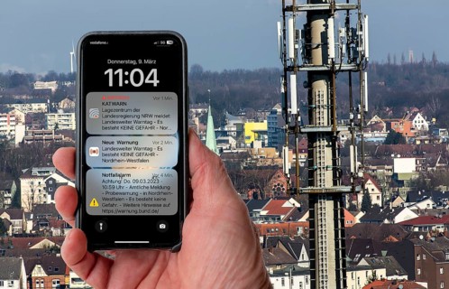 Symbolic image Cell Broadcast, warning service via mobile phone, by SMS, to all devices located in