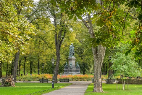 Carl von Linné monument, Humlegarden Royal Garden, Karlaväge, Stockholm, Sweden, Europe