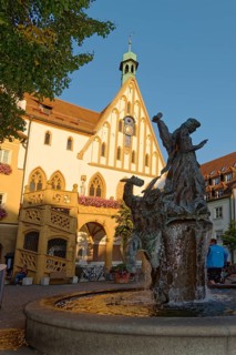 Wedding fountain in front of a bright town hall building under a clear sky, Amberg, Upper