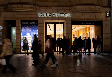 Christmas shopping on Königsallee, Kö, Christmas lights, luxury shops, Louis Vuitton, Prada, in the