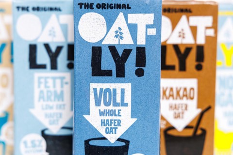 Oatly vegan oat milk milk substitute different flavours
