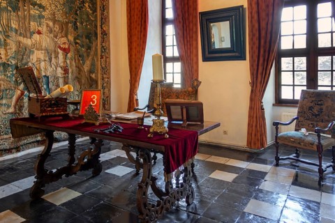 Kasteel van Laarne, interior showing room with antique furniture and tapestry inside 14th century