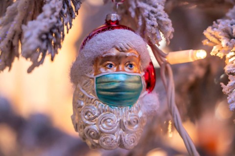 Symbolic image of Christmas in the Corona crisis, Father Christmas figure, Christmas tree