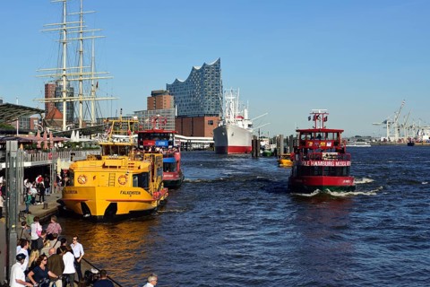 Germany, Hamburg, HafenCity, view to Elbe Philharmonic Hall, Hamburg's new concert hall, glass