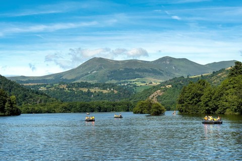 Summer activities on Lake Chambon with the Sancy Massif in the background, Puy-de-Dôme,