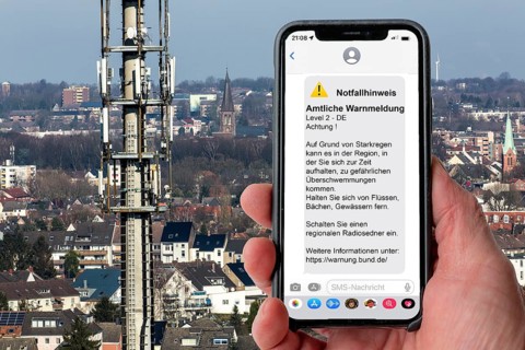 Symbolic image Cell Broadcast, warning service via mobile phone, by SMS, to all devices located in