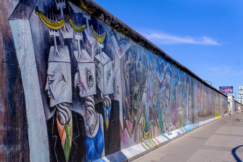 Graffiti, East Side Gallery, Berlin Wall, Berlin, Germany, Europe