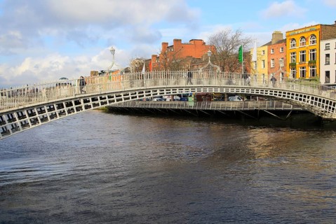 Ha'penny Bridge, historic pedestrian bridge crossing River Liffey, city of Dublin, Ireland, Irish