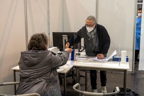 Start in the vaccination centre for corona vaccinations, in a hall of Messe Essen, for people over