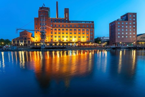 The inner harbour, in Duisburg, Werhahn-Mühle building on the left, granary with Explorado