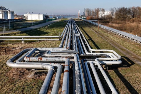 Crude oil pipeline of Ölhafen Rostock GmbH, EUROPORTS. The oil pipeline supplies the PCK refinery