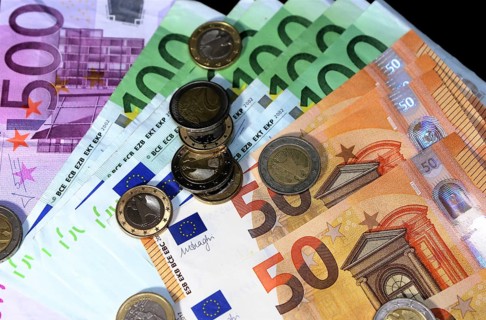 Eurobanknoten (Euroscheine) und -münzen / euro bills and coins