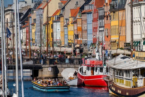 Nyhavn, in the Frederiksstaden district, canal cruise, harbour district with houses over 300 years