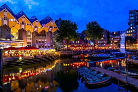 Rotterdam city centre, Oudehaven, historic harbour, historic ships, cube houses, flats, Kijk cube