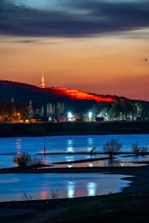 Rhine near Duisburg-Beeckerwerth, Rheinpreussen spoil tip in Mörs, spoil tip sign Das Geleucht,