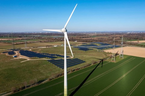 Part of a new line route, 380 KV extra-high-voltage line between Osterath and Gohr, 6-hectare solar